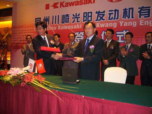 KYMCO y Kawasaki se unen para fabricar motores utilitarios en China