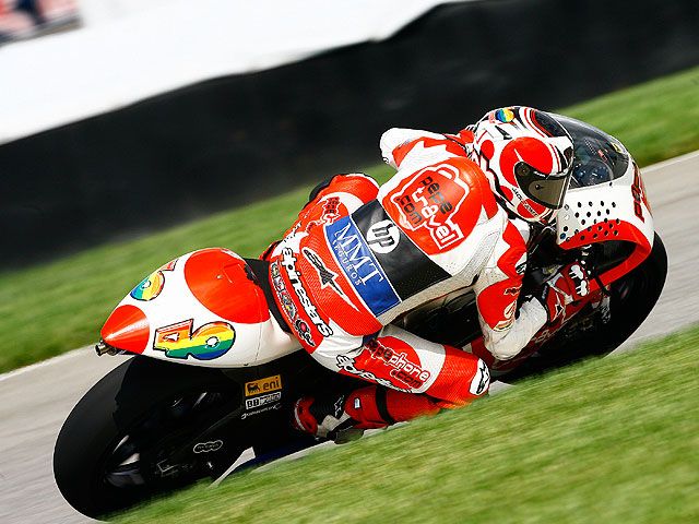 Barberá arrasa en los libres del GP de Misano
