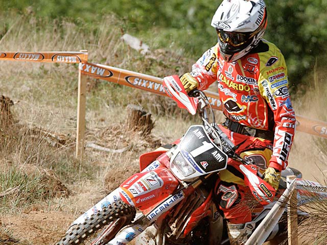 Mika Ahola se hace con la corona en Enduro 1
