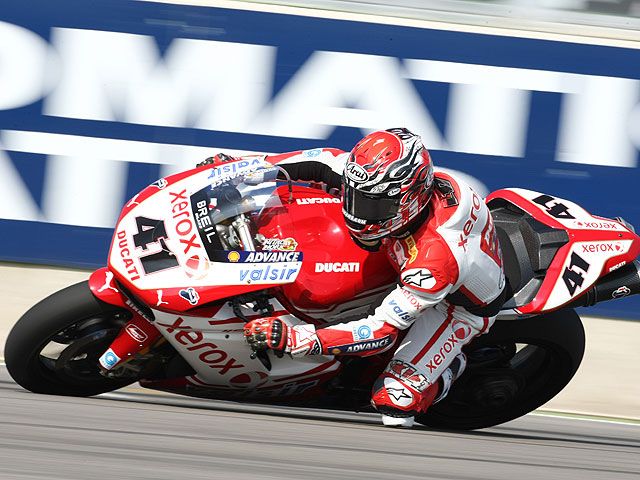 Haga recorta diferencias con Spies en la primera carrera de Imola