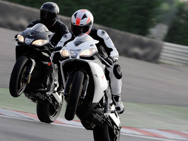 Nueva Aprilia RSV4 R