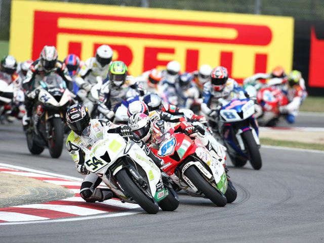 Laverty acecha a Crutchlow en el Mundial de Supersport