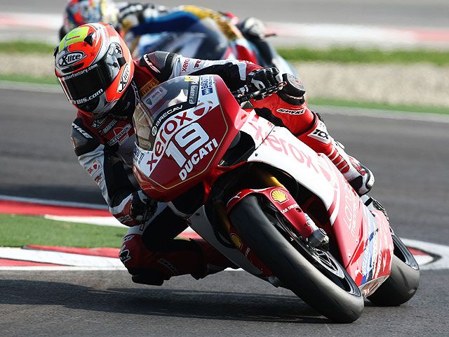 Simeon y La Marra vencen en Superstock 1000 y 600