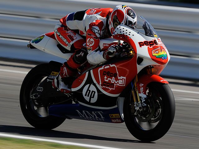 Barberá arrasa en los primeros libres de 250 cc
