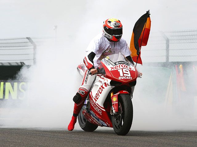 Xavier Simeon, campeón de Superstock 1000