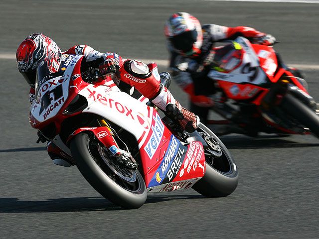 Haga recupera el liderato tras ganar la segunda carrera de Magny-Cours