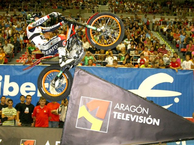 Toni Bou arrasa en el Campeonato de España de Trial Indoor de Zaragoza
