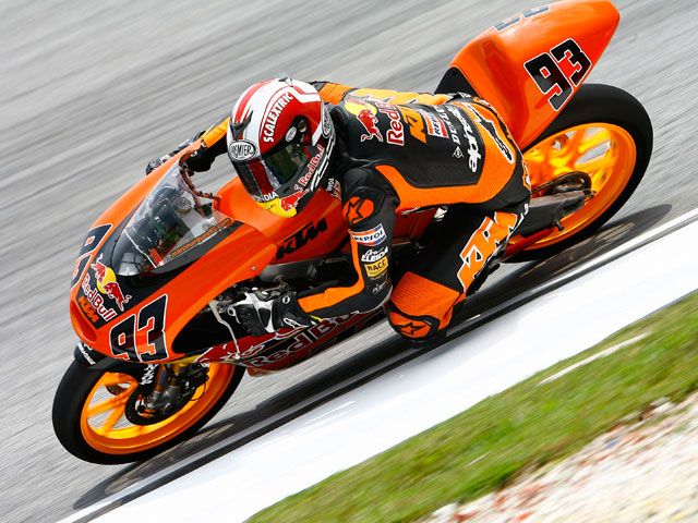 Márquez bate al campeón del mundo de 125