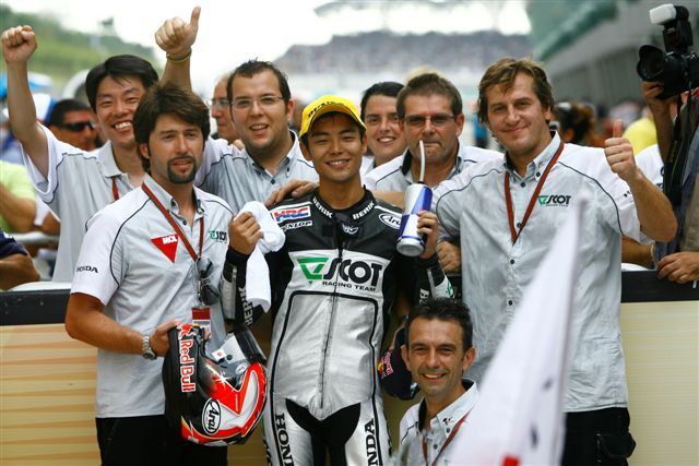 Aoyama: "Simoncelli intentó echarme para fuera en muchas ocasiones"