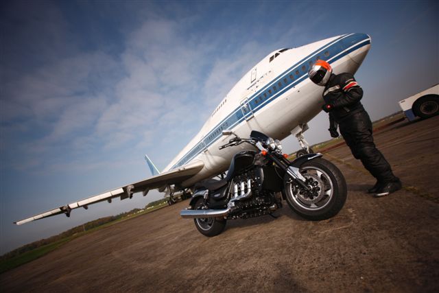 Triumph: Motos más baratas por la ley del CO2