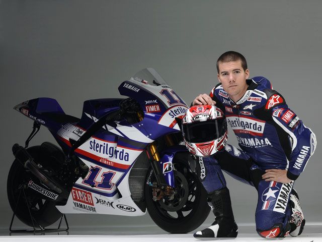 Ben Spies y su Yamaha M1 Sterilgarda de MotoGP