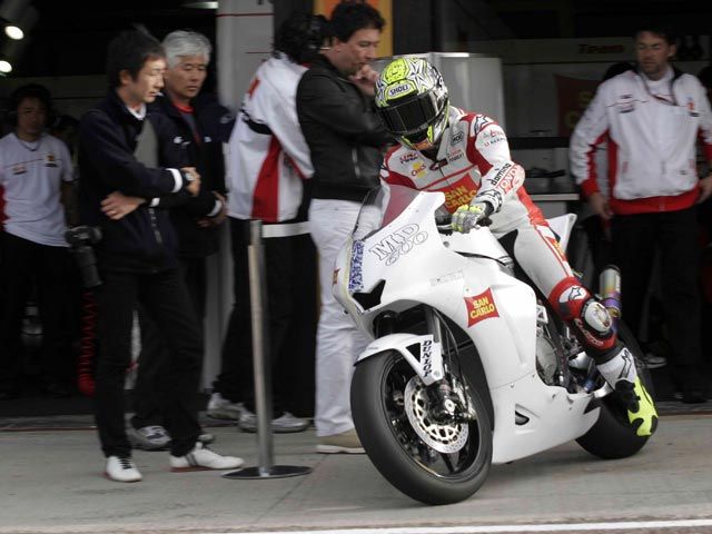 Toni Elías se sube a una Moriwaki del equipo Gresini