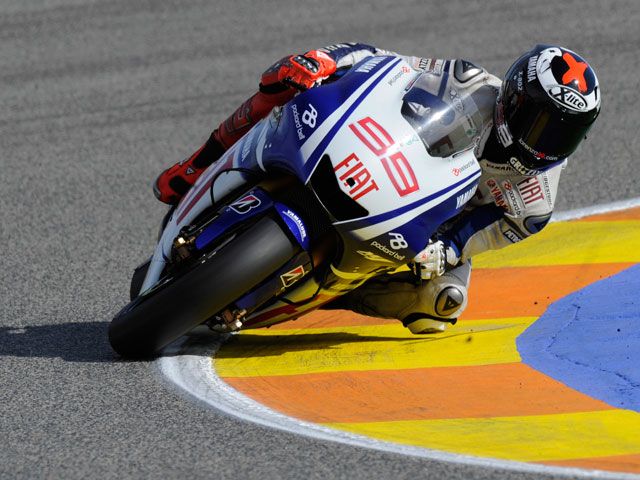 Jorge Lorenzo mejora el tiempo de Stoner en los test de Valencia