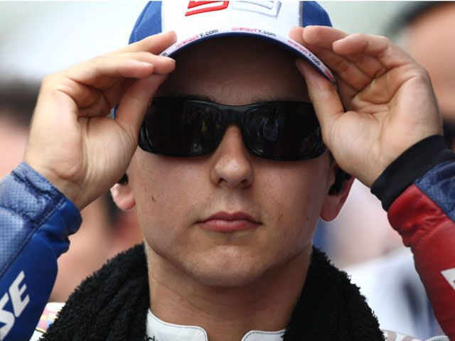 Jorge Lorenzo se opera de la clavícula y lo comunica en Twitter