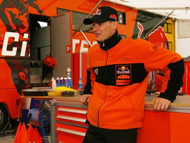 Stefan Everts presenta sus trucos de motocross en un DVD
