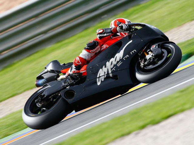 Barberá: "Cada vez que subo a la Ducati conduzco más fino"