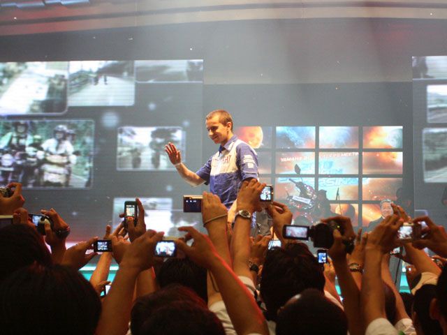 Jorge Lorenzo finaliza su viaje a Indonesia presentando la Jupiter Z