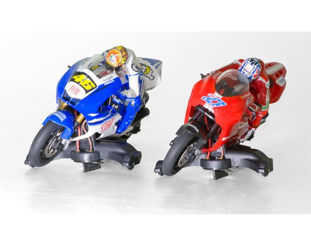Valentino Rossi, Jorge Lorenzo y Casey Stoner en Scalextric