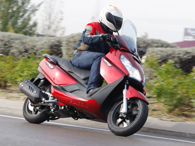 Piaggio X7 300