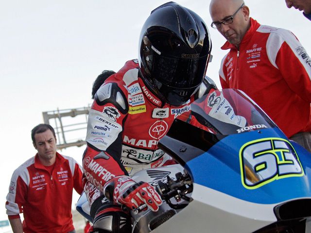 Julián Simón prueba nuevas suspensiones en Moto2