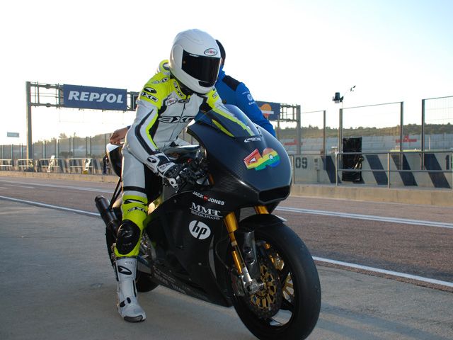 Sergio Gadea y Axel Pons terminan los entrenamientos Moto2 en Valencia