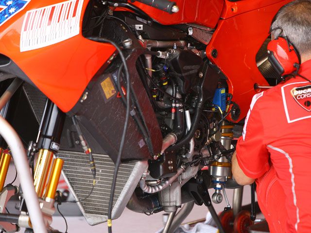MotoGP volverá a los 1000 cc en 2012