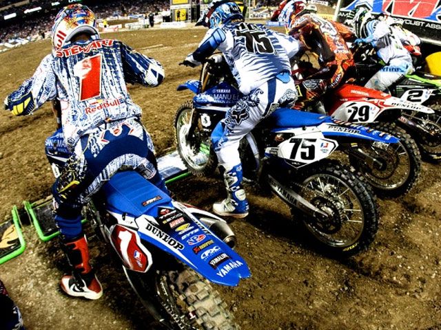 Ryan Dungey, líder del Supercross USA tras ganar en Anaheim
