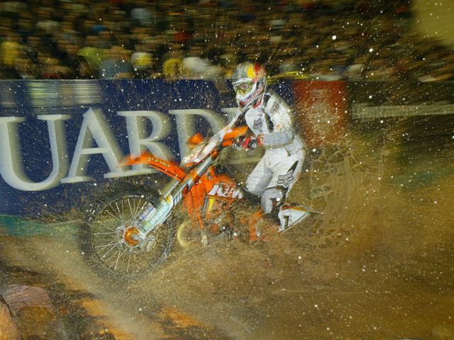 Tadeusz Blazusiak gana en en el Enduro Indoor de Barcelona