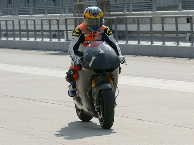 Los entrenamientos de MotoGP, inaugurados por los probadores
