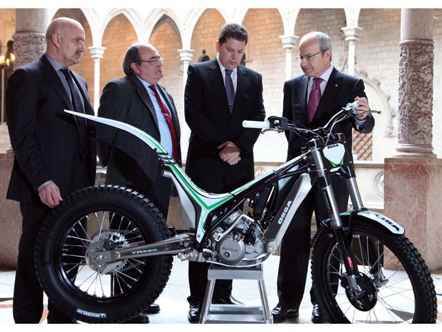 Ossa Factory da a conocer su proyecto al Presidente de la Generalitat