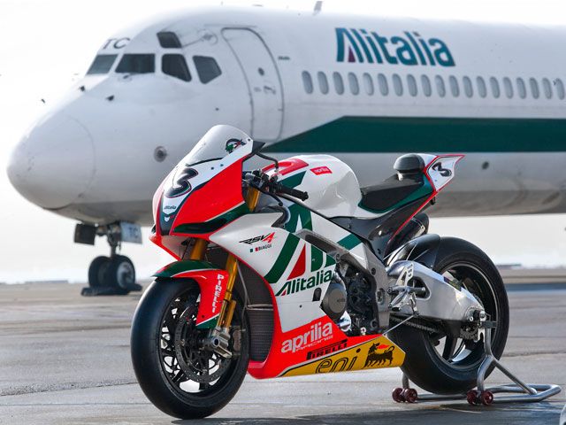 Presentacion de la Aprilia RSV4 oficial de Superbikes
