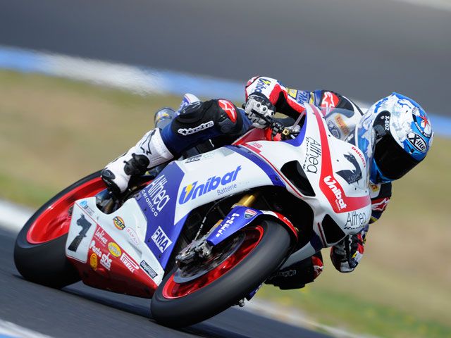 Carlos Checa y Michel Fabrizio, los más rápidos en Phillip Island