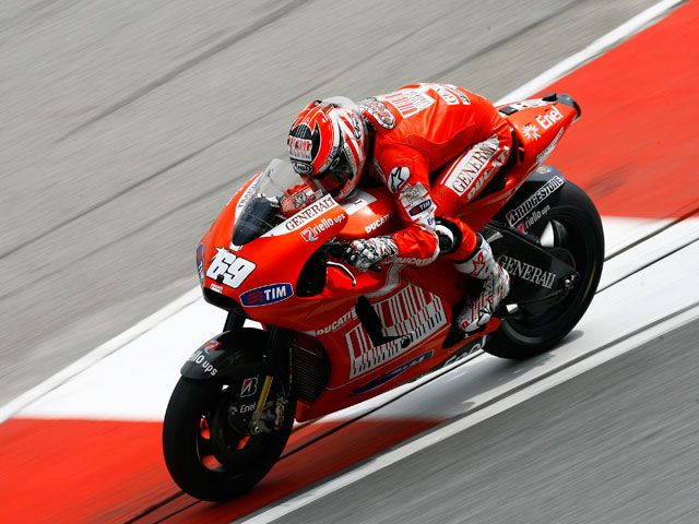 Dominio de Valentino Rossi; Nicky Hayden sorprende