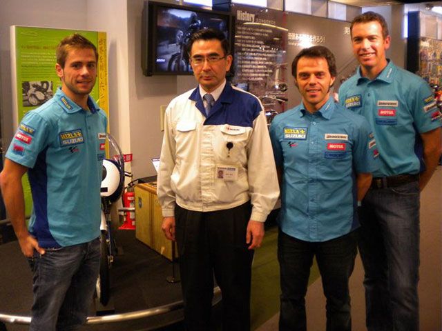 Loris Capirossi y Álvaro Bautista visitan la fábrica Suzuki