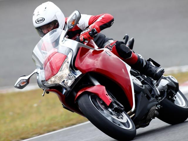 La Honda VFR 1200 F y la Ducati Streetfighter/S, las elegidas
