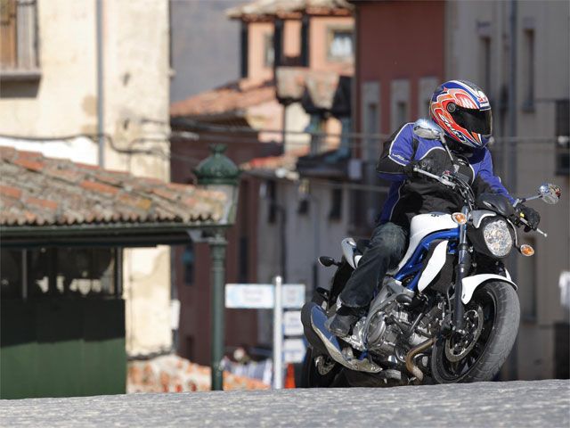 Qué moto comprar: Motos naked medias