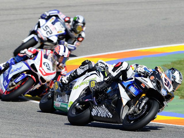 Haslam se hace con la victoria de Superbike en Valencia