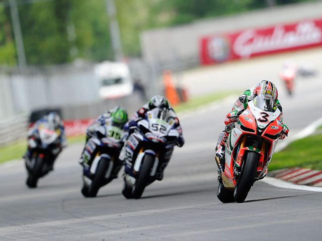Max Biaggi consigue el doblete de Superbike en Monza