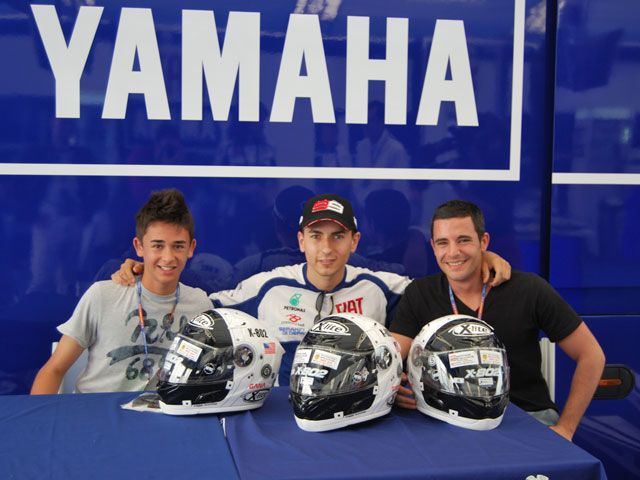 Jorge Lorenzo entrega tres cascos en el GP de Jerez