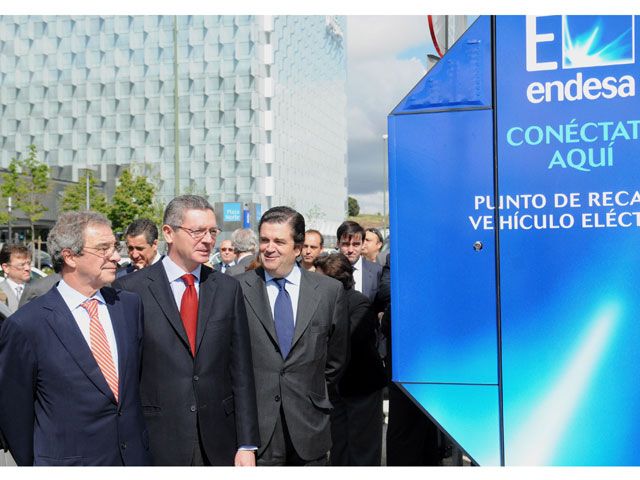 Cabina telefónica para recargar vehículos eléctricos