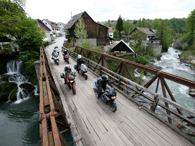 Viajar en moto en verano, consejos antes de emprender la ruta