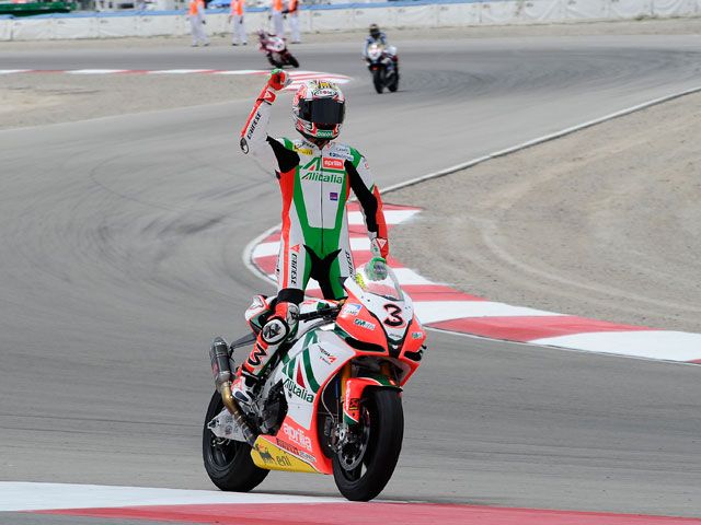 Contundente victoria de Max Biaggi en la segunda carrera de superbike