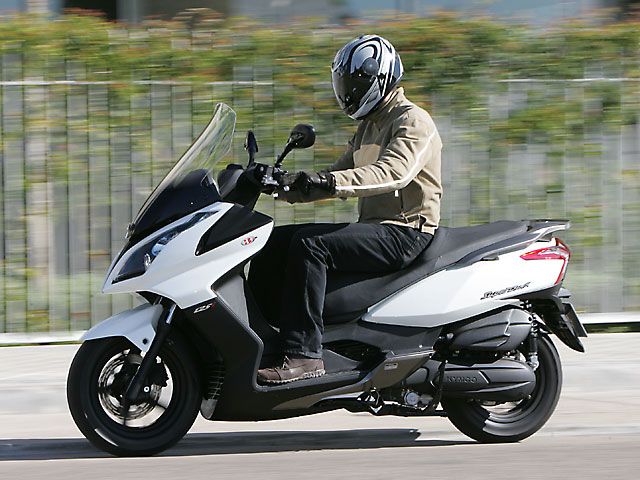 Curso de conducción de motos 125 con KYMCO
