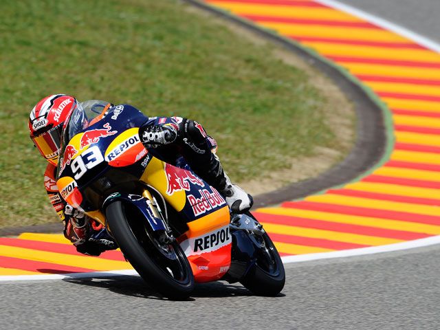 Marc Márquez, primera victoria con Terol y Espargaró en el podio