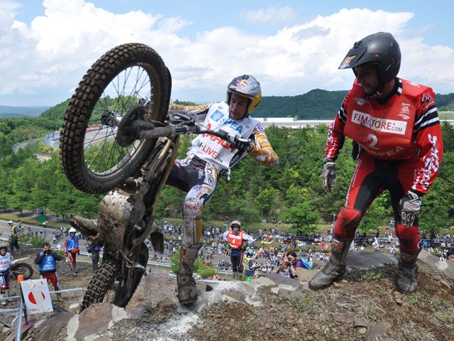 Toni Bou y Adam Raga se llevan las victorias del Trial de Japón