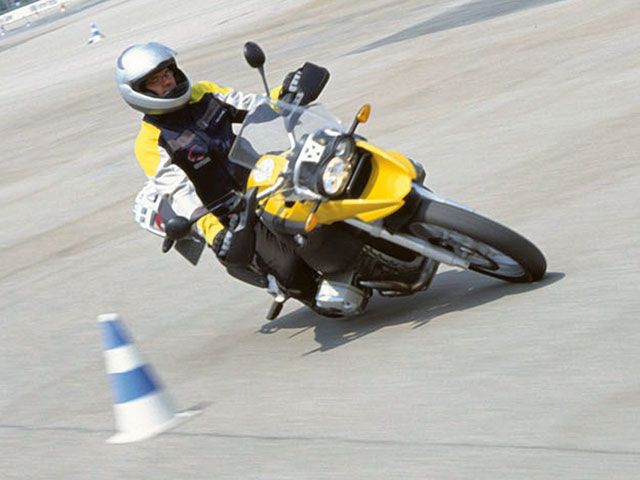 Curso de Conducción de Motos en Madrid con Movilnorte