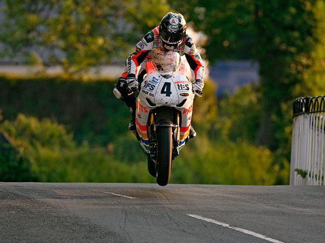 Ian Hutchinson pasa a la historia del Tourist Trophy