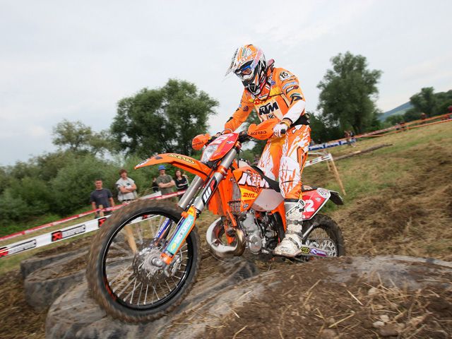 Cristóbal Guerrero logra su primera victoria en el Mundial de Enduro
