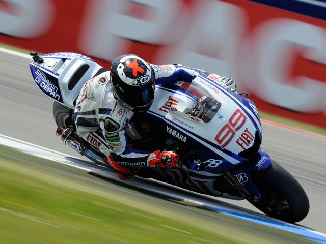 Lorenzo, Iannone y Márquez lideran la segunda sesión de libres en Assen