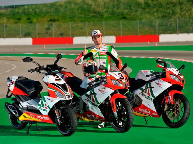 Aprilia réplica SBK Alitalia 2010